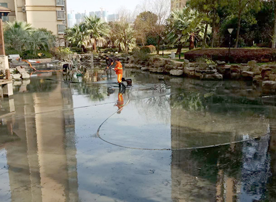 后湖管理区景观池淤泥清理