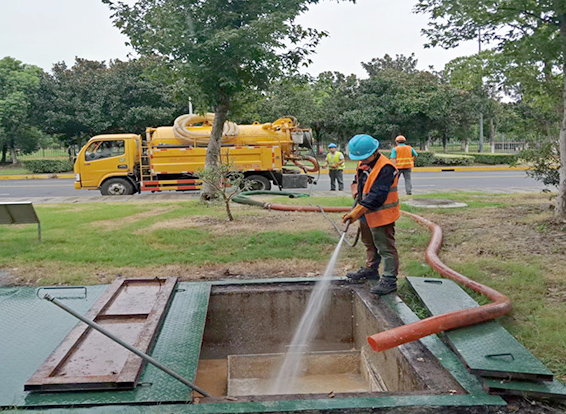 后湖管理区化油池清理