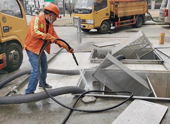 后湖管理区隔油池清理